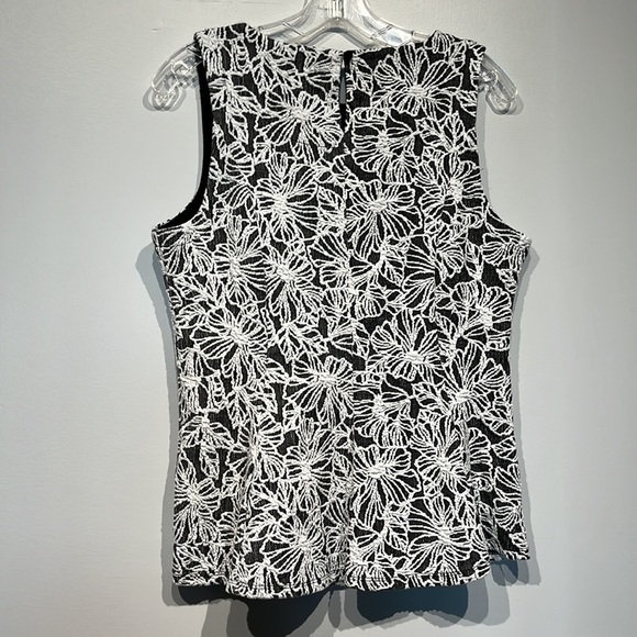 Anthropologie VirginaVanessa Peplum Back and White Floral Tank Size Large - Picture 2 of 4